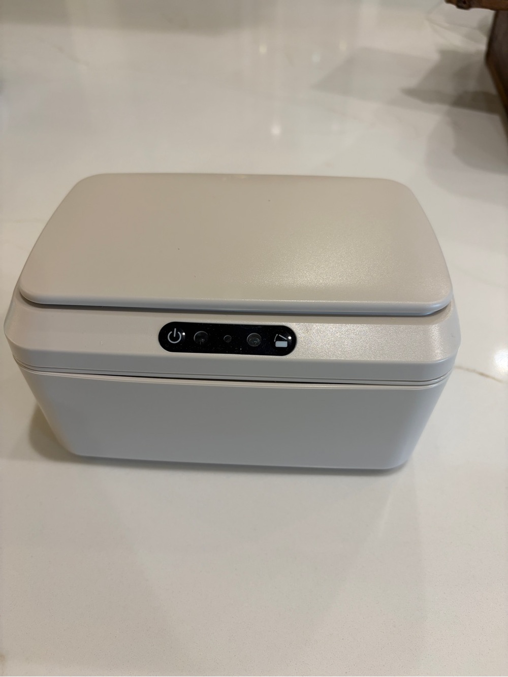 Automatic wipe dispenser